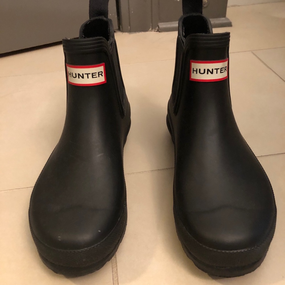 Short black hunter rain boots.